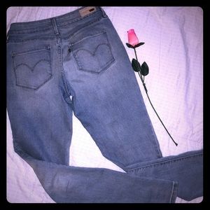 Levi’s Bold Curvy mid-rise Skinny Jeans